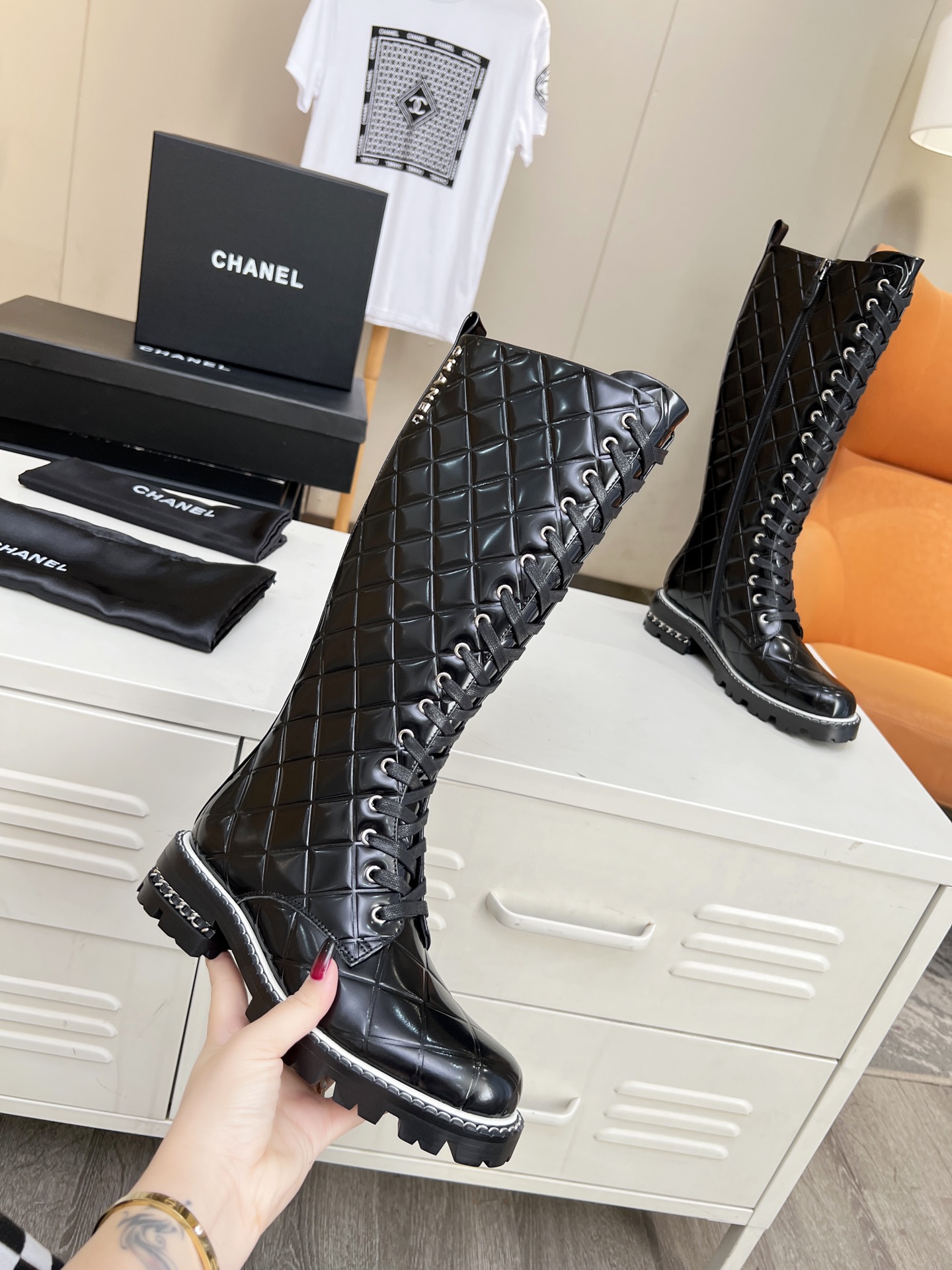 [TOP] CHANEL Cowhide Embossed Classic Martin Boots - Black