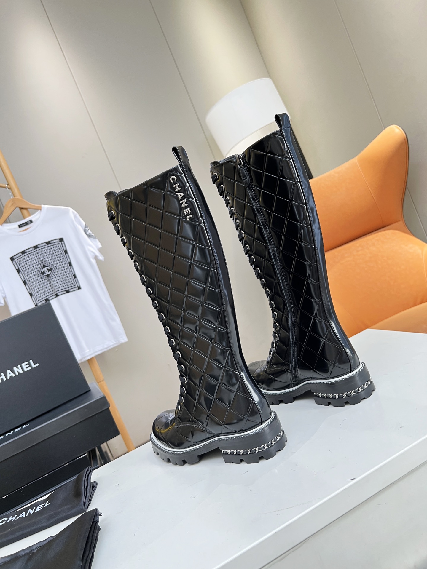 [TOP] CHANEL Cowhide Embossed Classic Martin Boots - Black