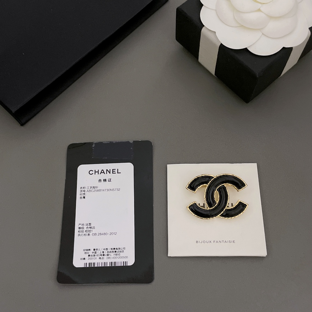 [TOP] CHANEL Double C Classic Brooch - Black