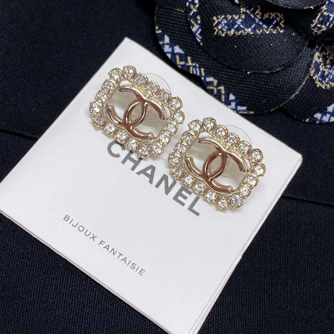 [TOP] CHANEL Lace Square Hollow Double C Stud Earrings