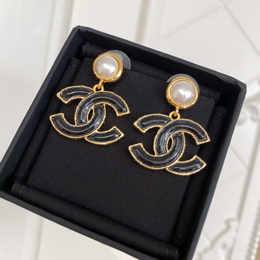 [TOP] CHANEL Pearl Drop Enamel Double C Earrings - 2 Colors - 711 Luxury