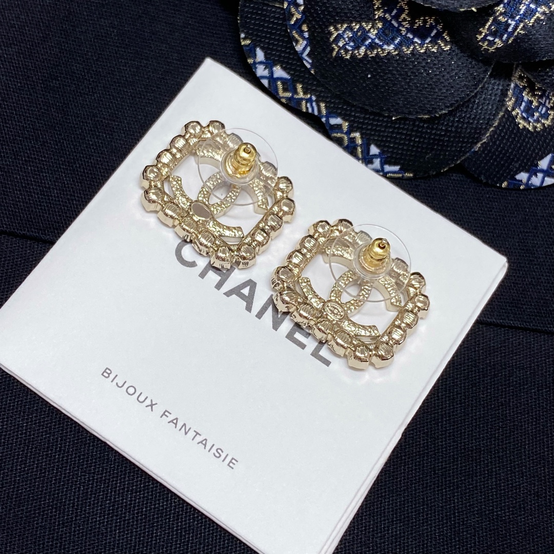[TOP] CHANEL Lace Square Hollow Double C Stud Earrings