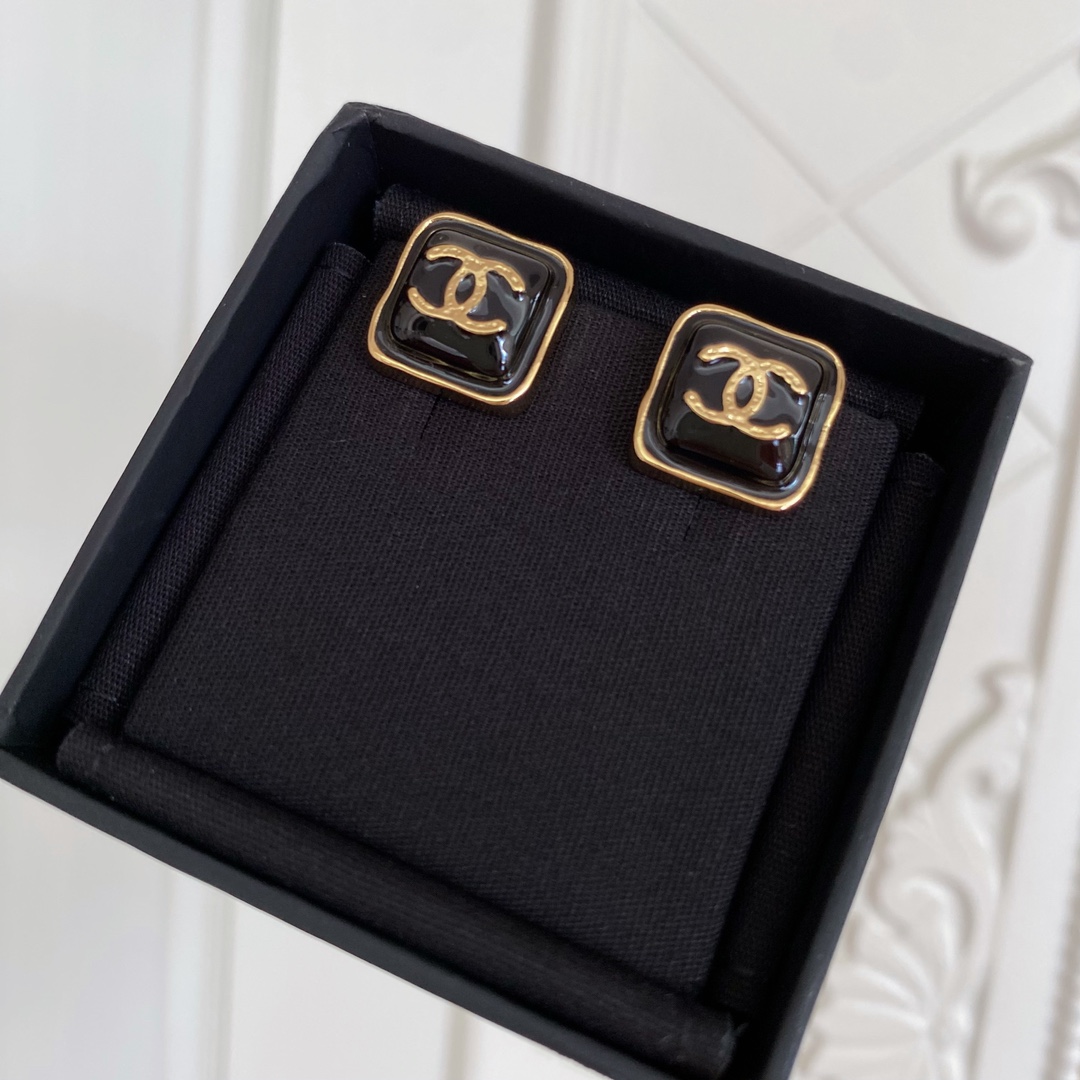 [TOP] CHANEL Black Gold Sugar Cube Earrings