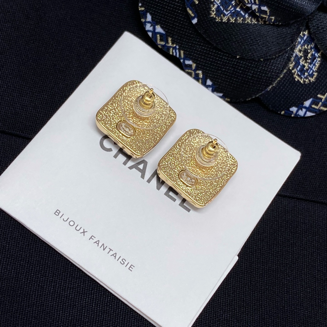 [TOP] CHANEL Black Gold Sugar Cube Earrings