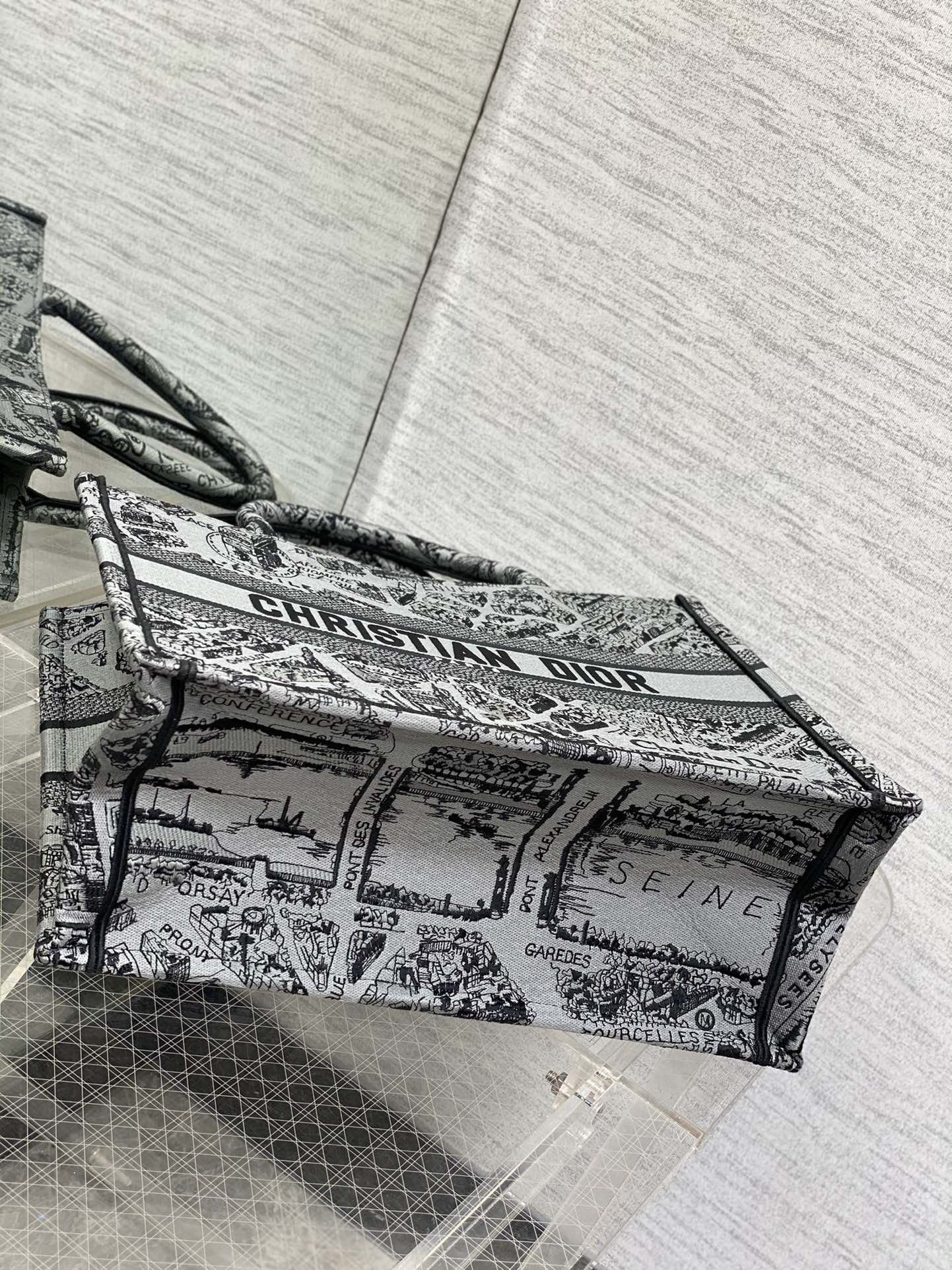 [TOP] Christian Dior Book Tote Bag Embroidery 26cm/36cm