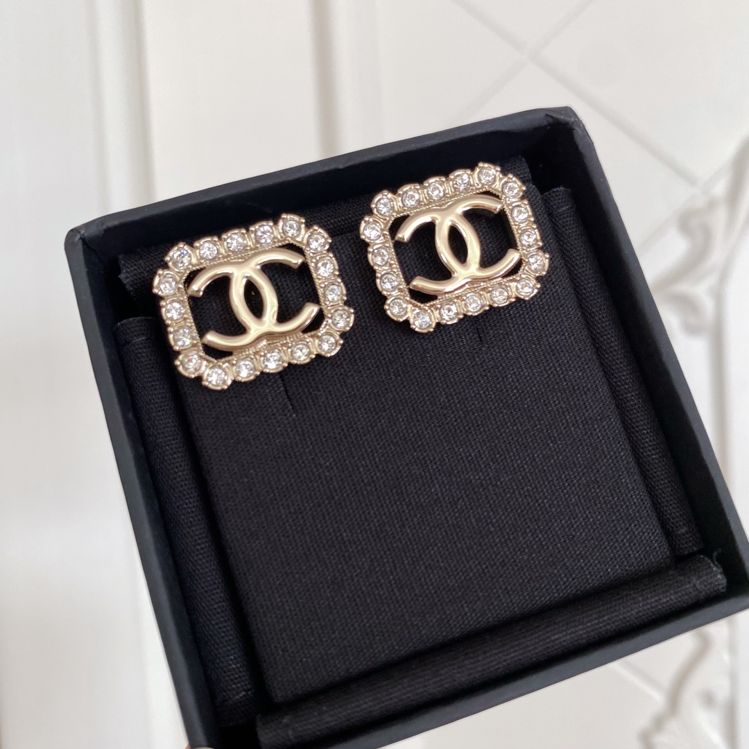 [TOP] CHANEL Lace Square Hollow Double C Stud Earrings