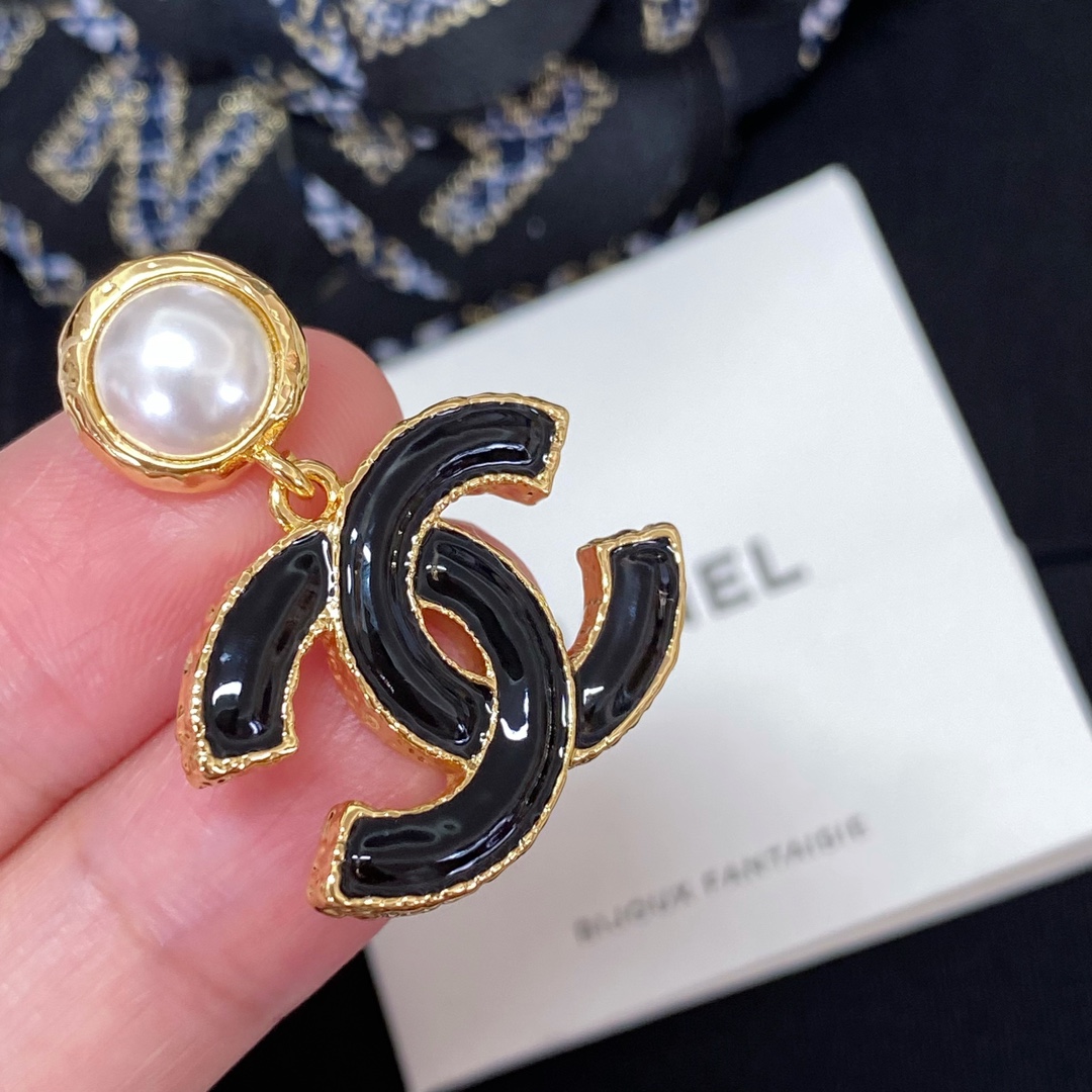[TOP] CHANEL Pearl Drop Enamel Double C Earrings - 2 Colors - 711 Luxury