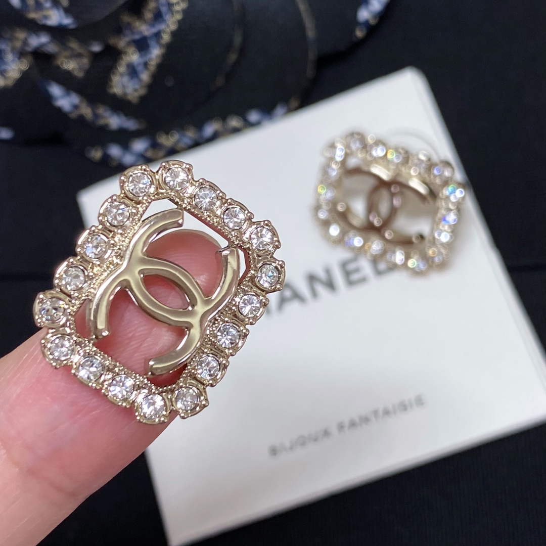 [TOP] CHANEL Lace Square Hollow Double C Stud Earrings