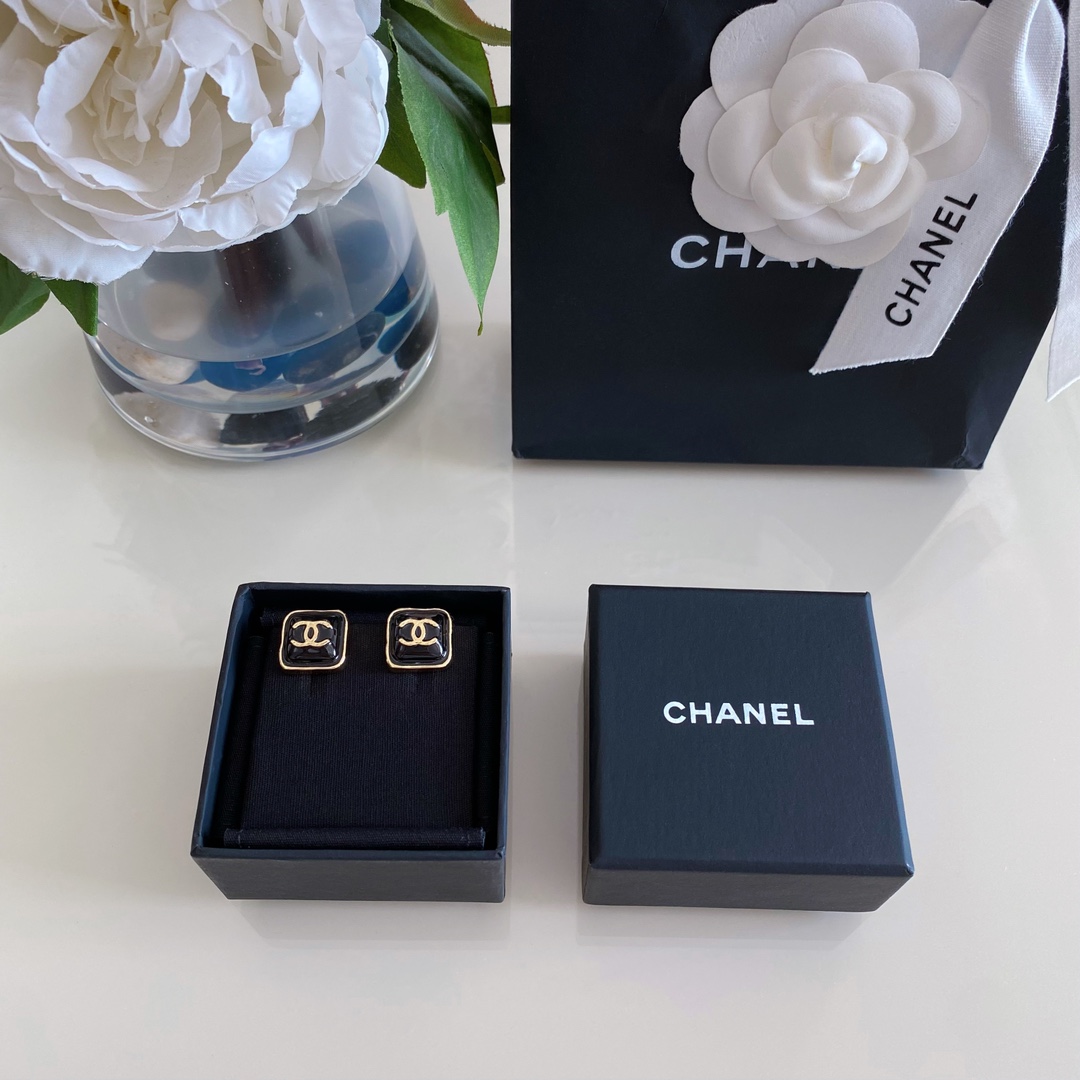 [TOP] CHANEL Black Gold Sugar Cube Earrings
