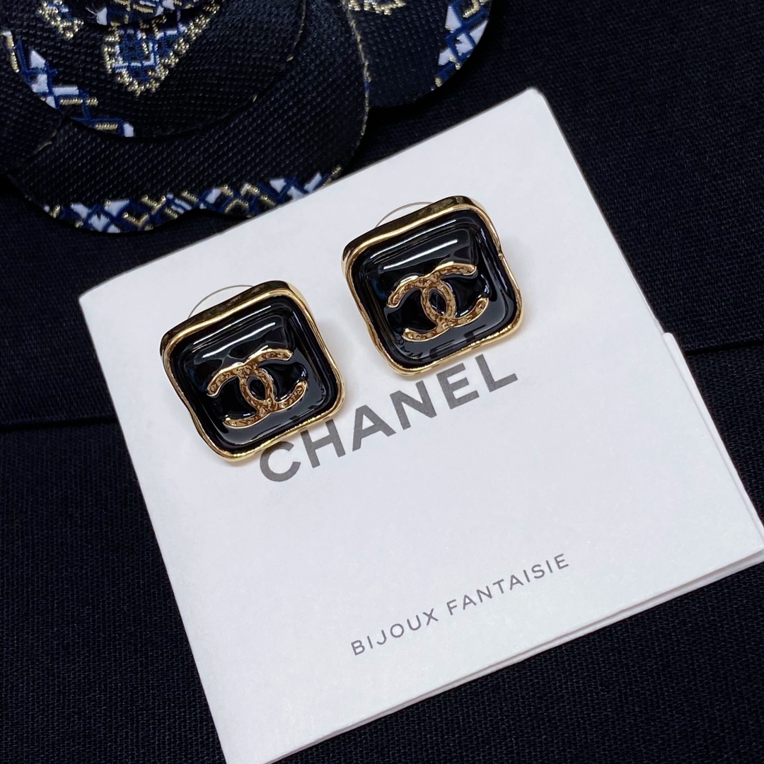 [TOP] CHANEL Black Gold Sugar Cube Earrings