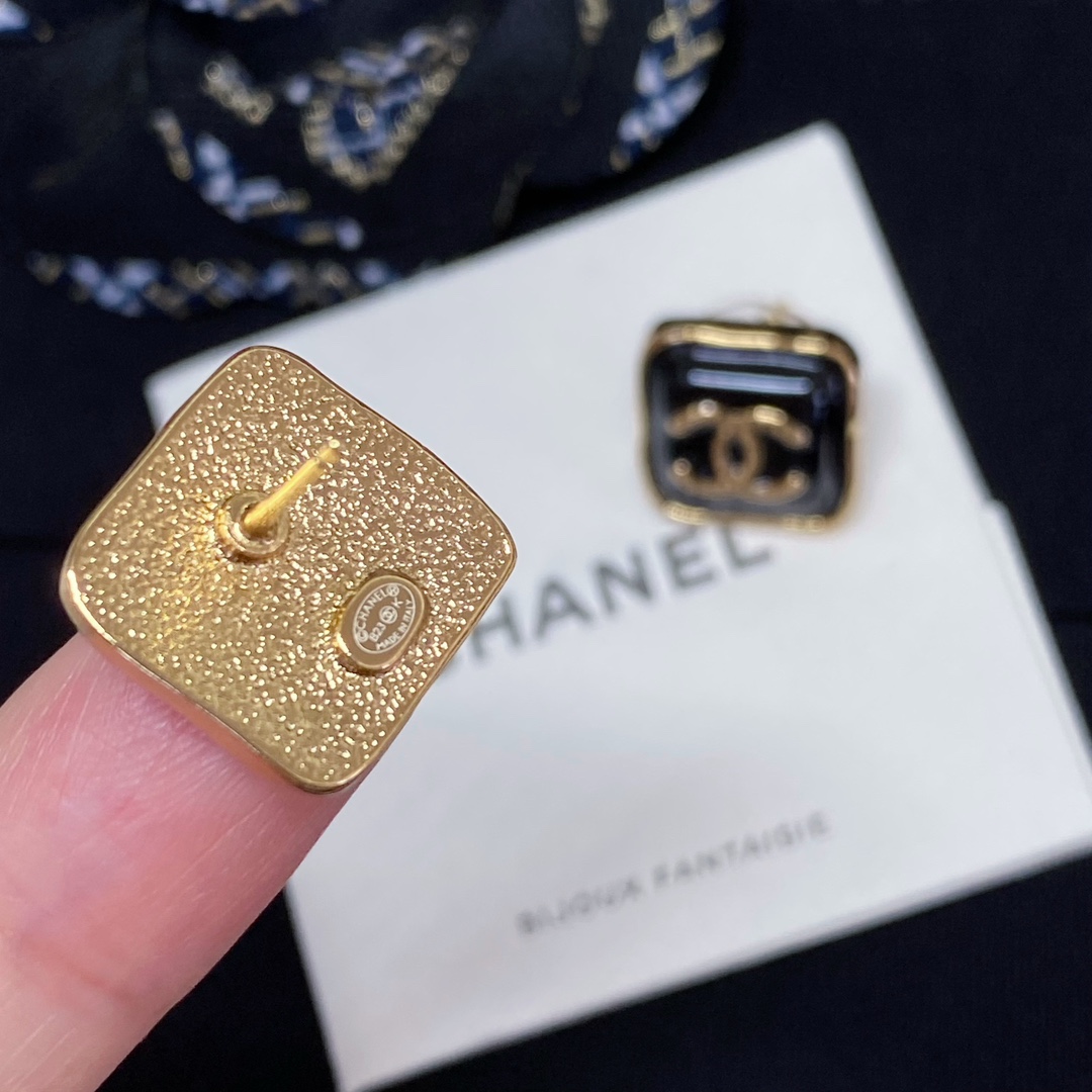 [TOP] CHANEL Black Gold Sugar Cube Earrings