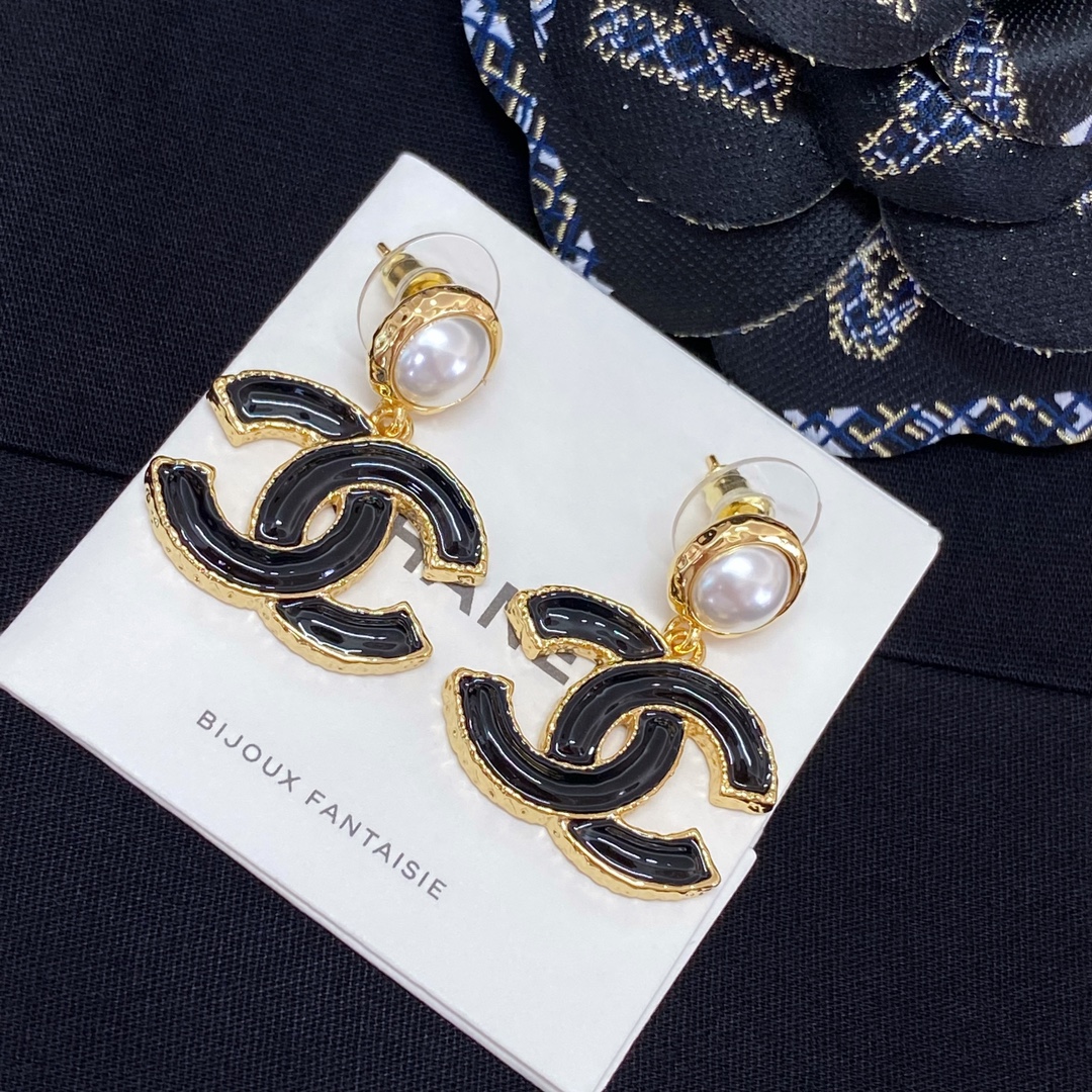 [TOP] CHANEL Pearl Drop Enamel Double C Earrings - 2 Colors - 711 Luxury