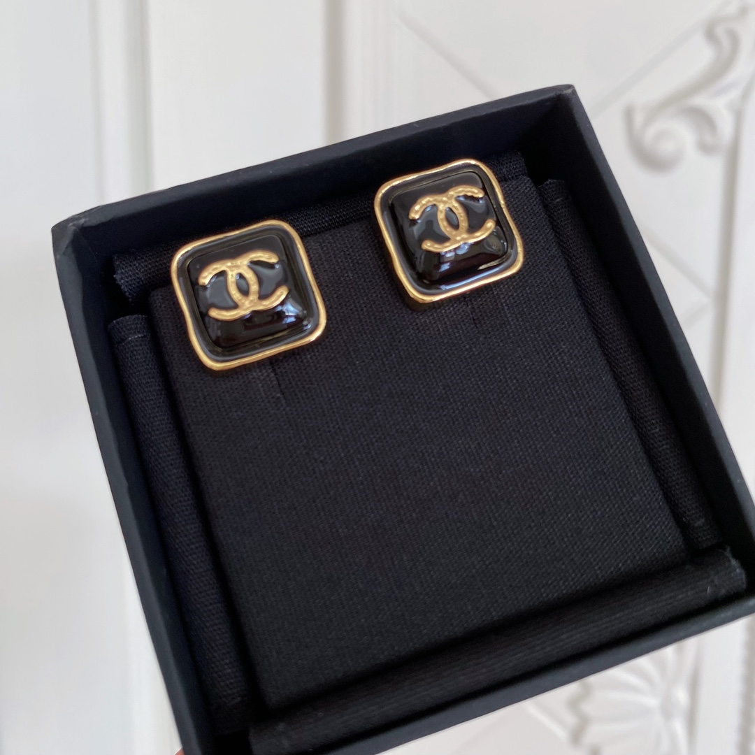 [TOP] CHANEL Black Gold Sugar Cube Earrings
