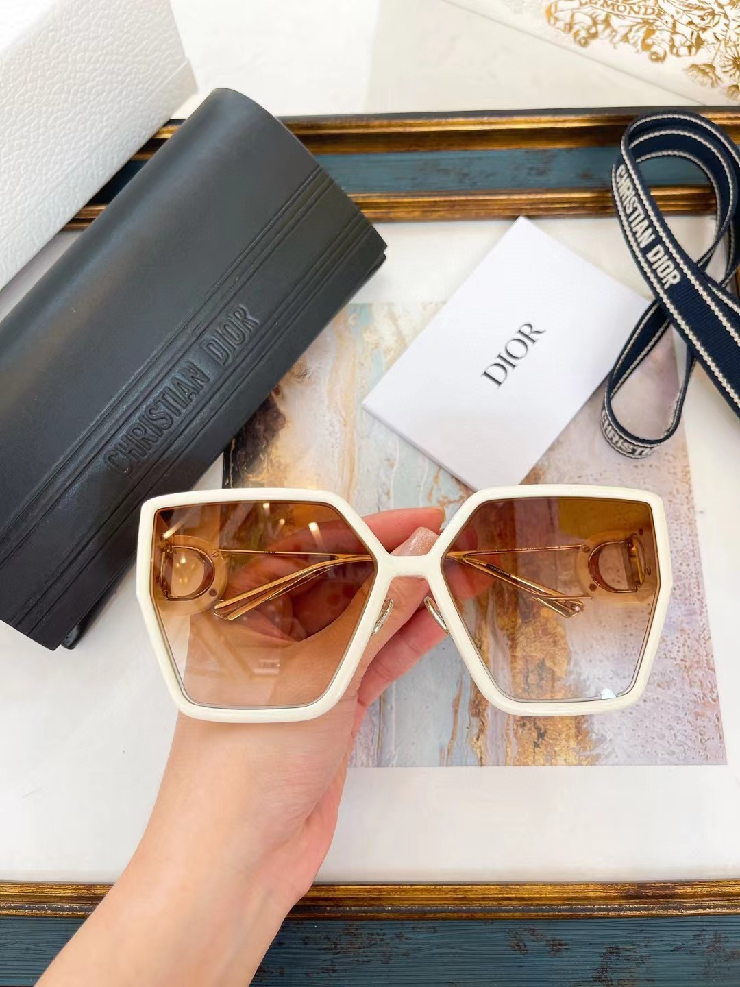 [TOP] Christian Dior Sunglasses - White