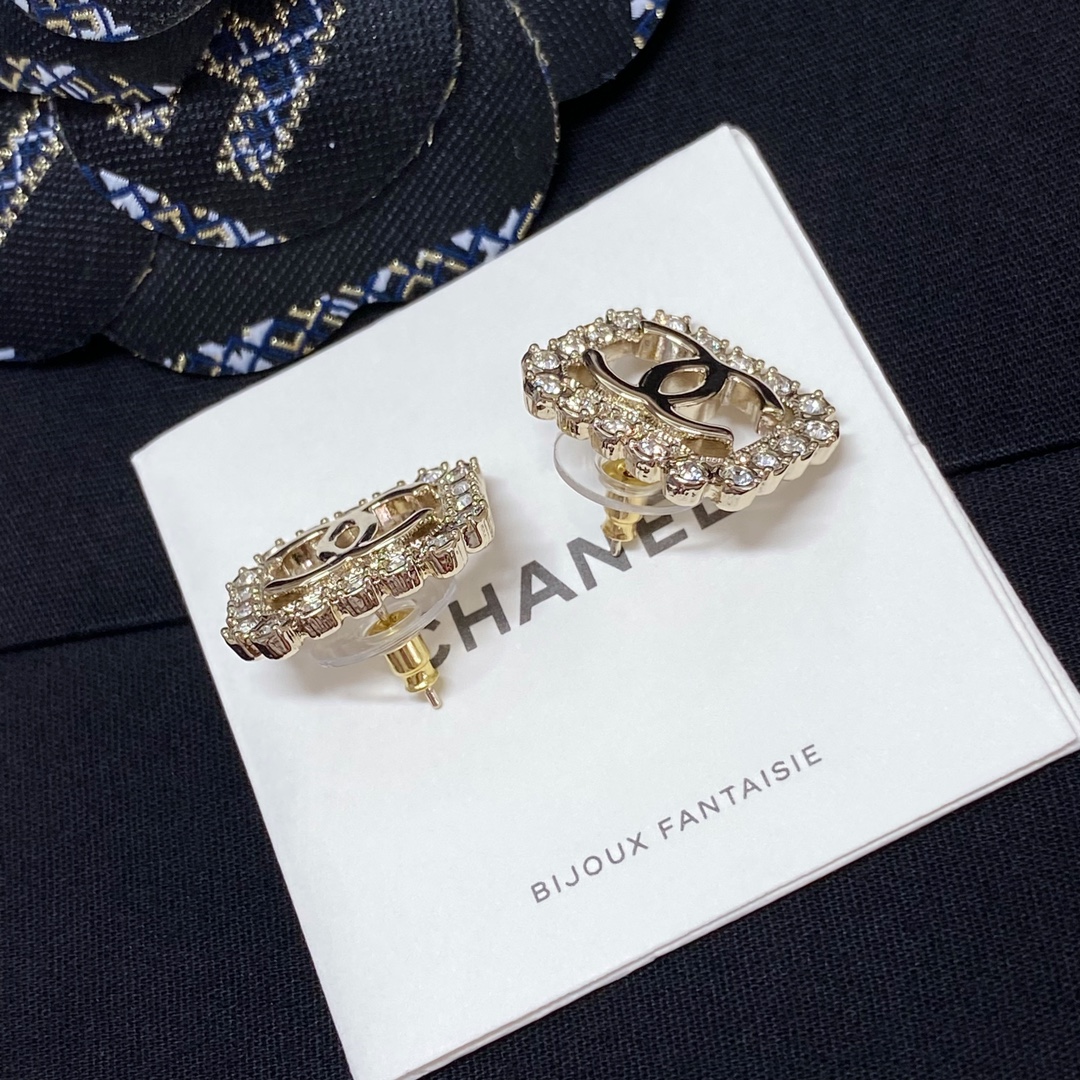 [TOP] CHANEL Lace Square Hollow Double C Stud Earrings