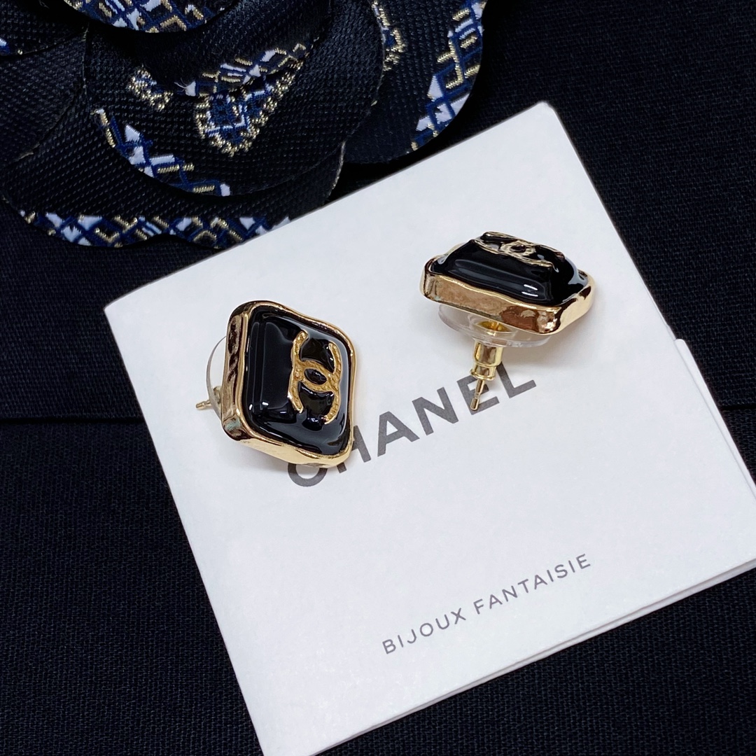 [TOP] CHANEL Black Gold Sugar Cube Earrings