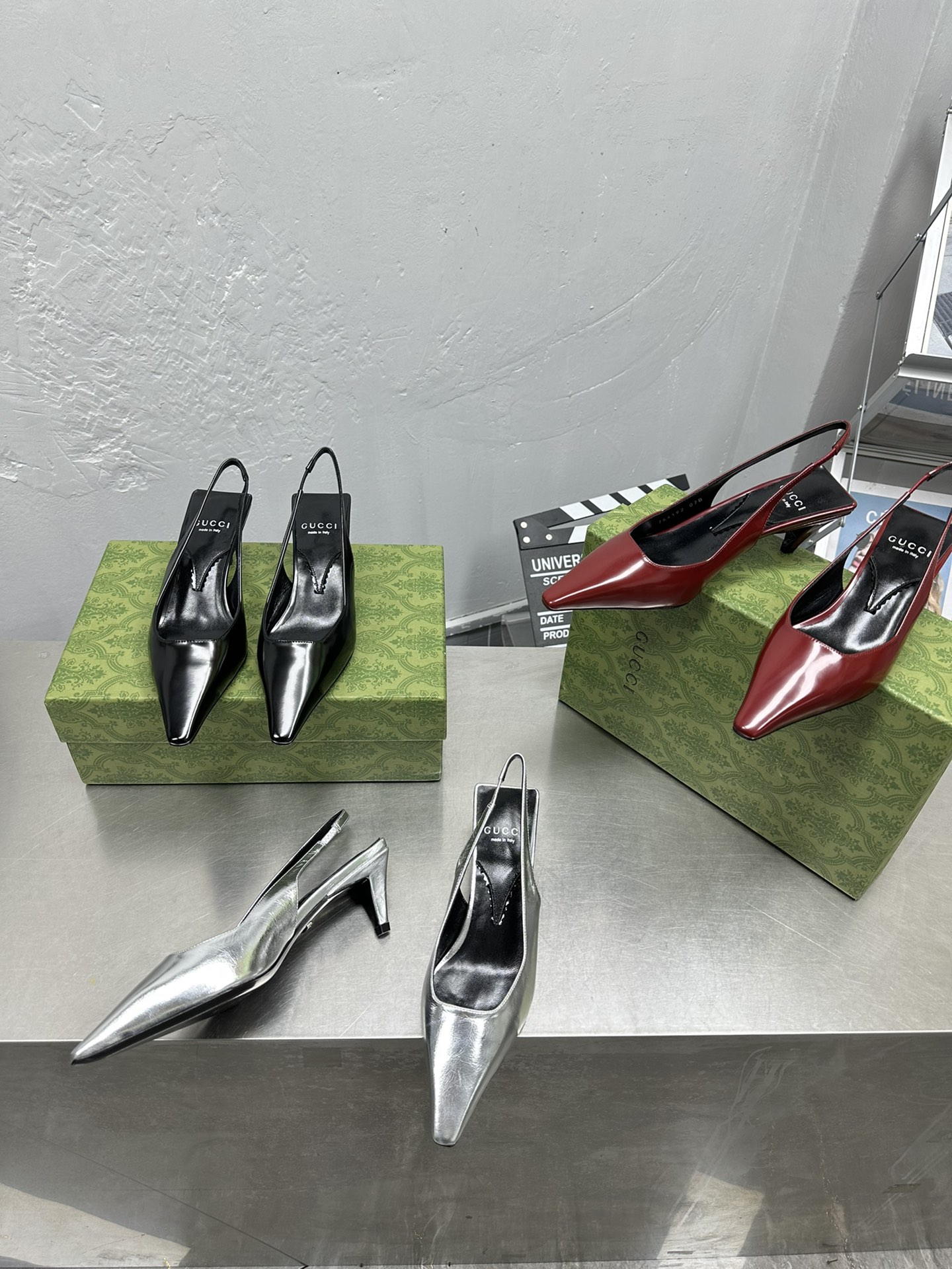 [TOP] GUCCI Cow Lacquered Leather Shoes - 3 Colors