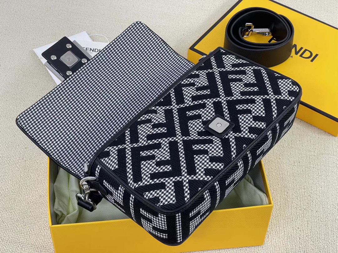 [TOP] FENDI Baguette Embroidered Baguette HandBag