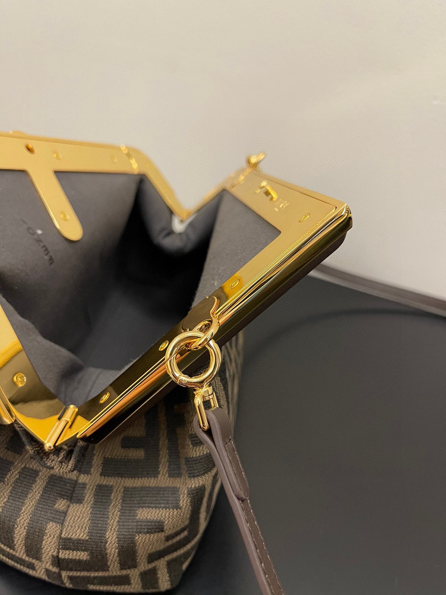 [TOP] FENDI FENDI First Yunduo Presbyopia Fabric Medium Size Bag