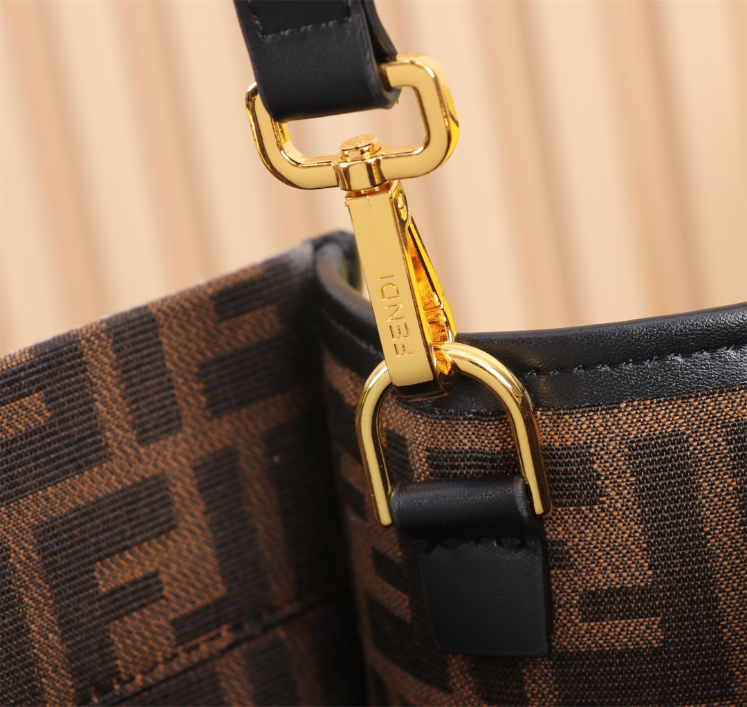 [TOP] FENDI  Sequined Tote Bag