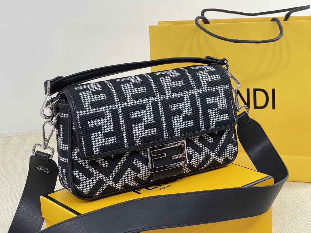 [TOP] FENDI Baguette Embroidered Baguette HandBag
