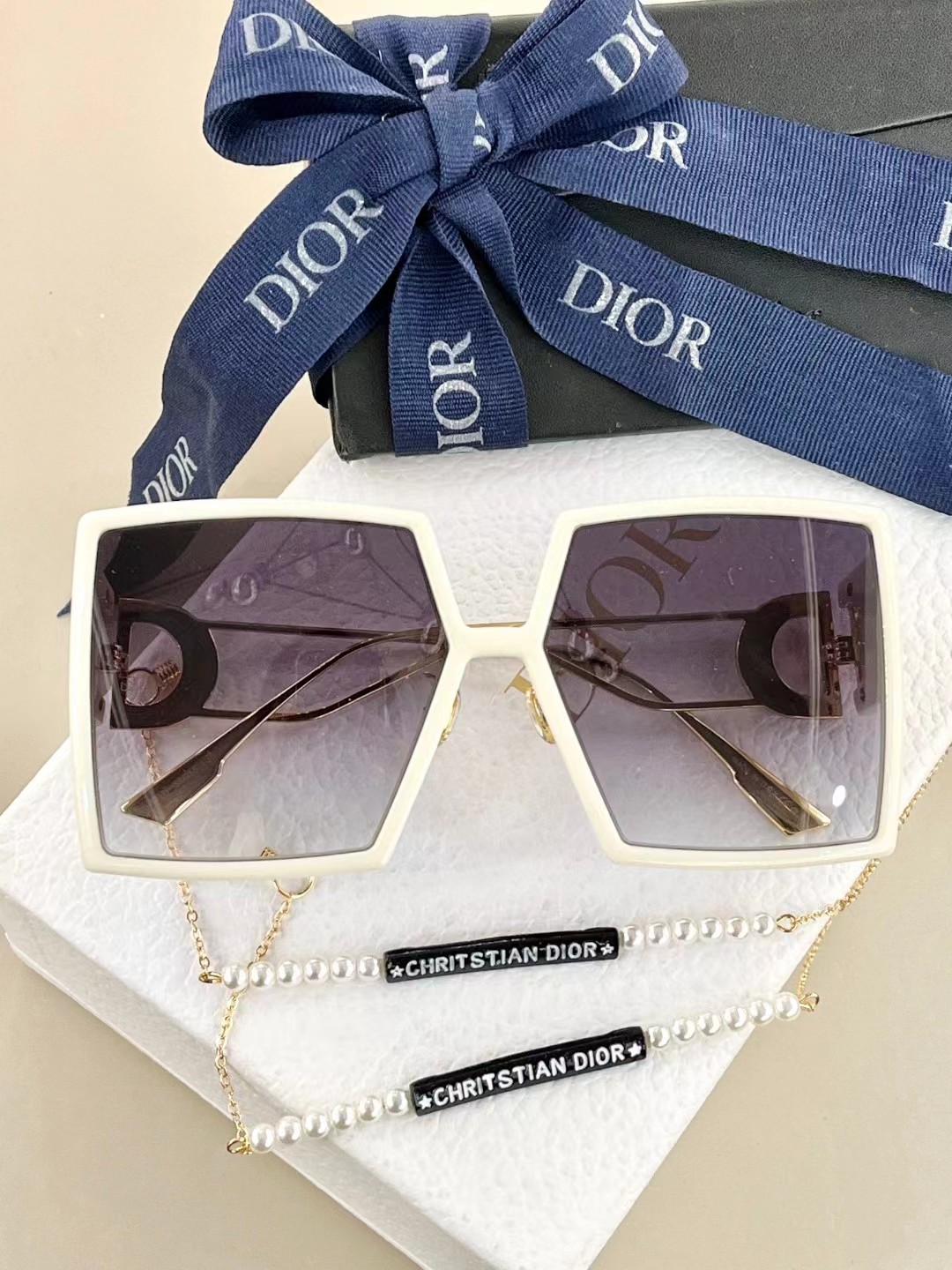 [TOP] Christian Dior Sunglasses - 3 Colors  （no chain）
