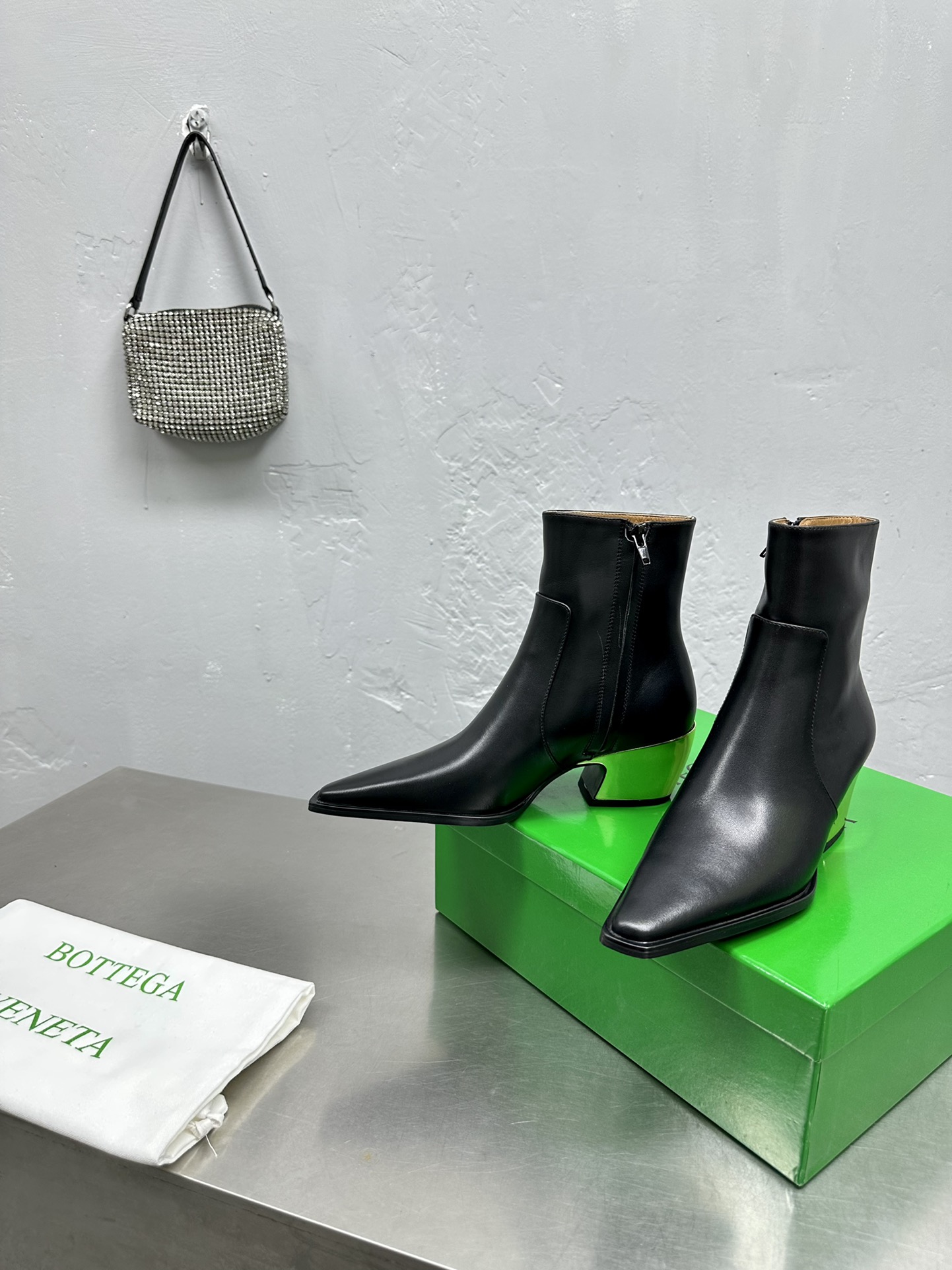 [TOP] Bottega Veneta BV Pointed Metal Heel Short Boots - 6cm - 3 Colors