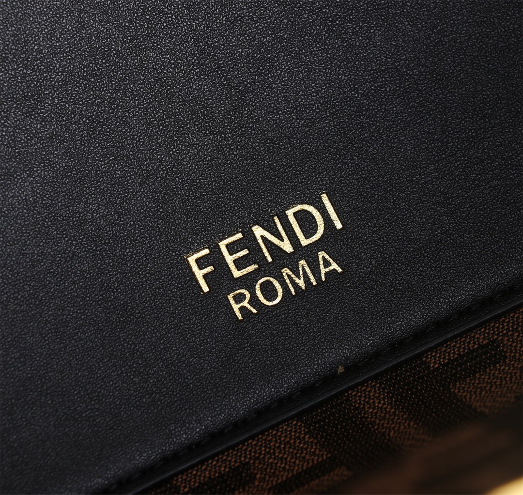 [TOP] FENDI  Sequined Tote Bag
