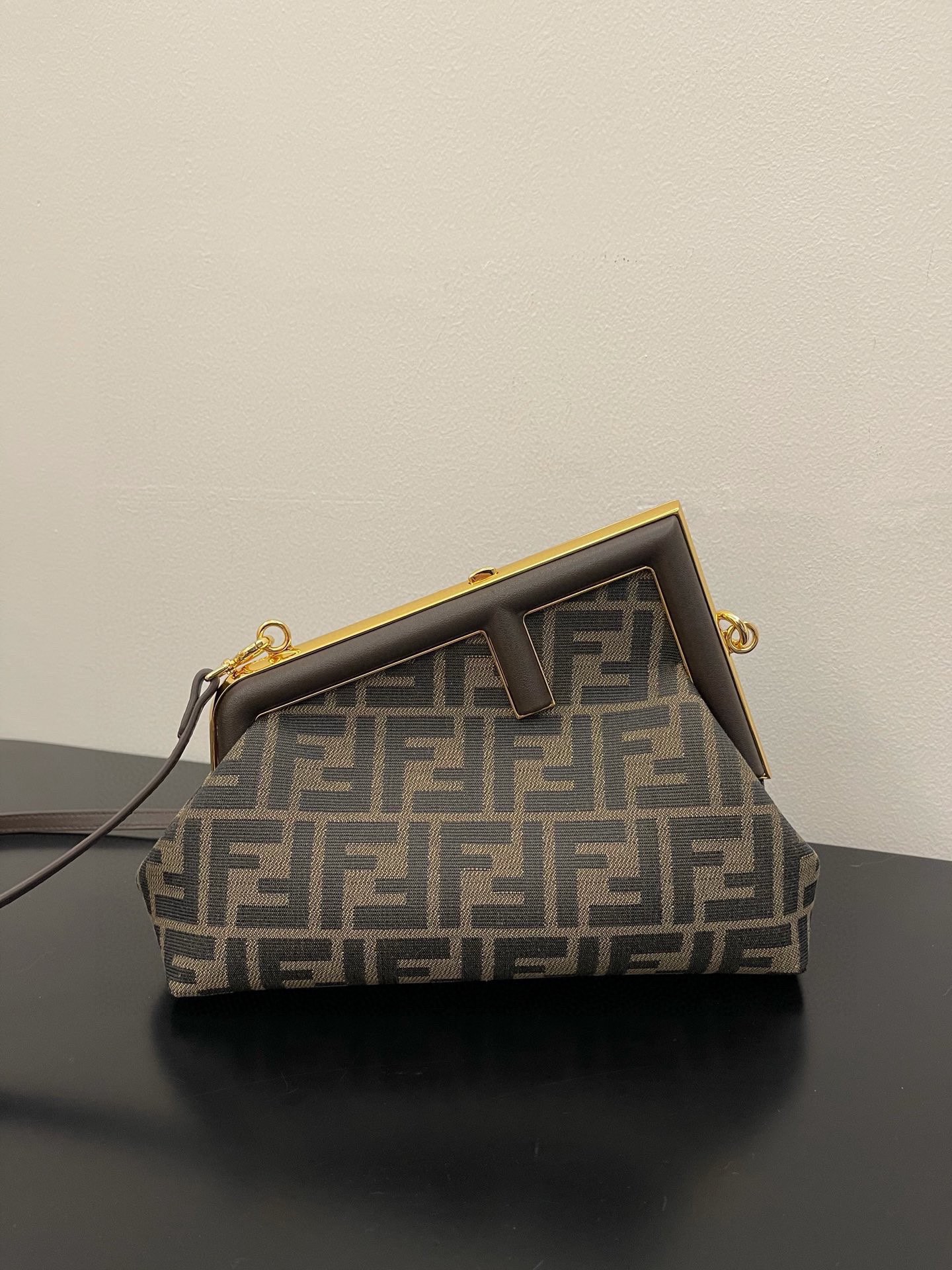 [TOP] FENDI FENDI First Yunduo Presbyopia Fabric Medium Size Bag