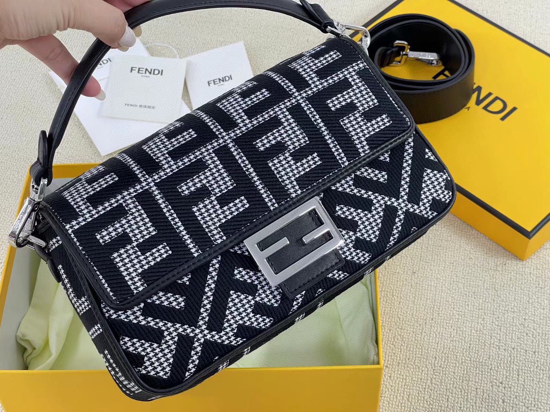 [TOP] FENDI Baguette Embroidered Baguette HandBag