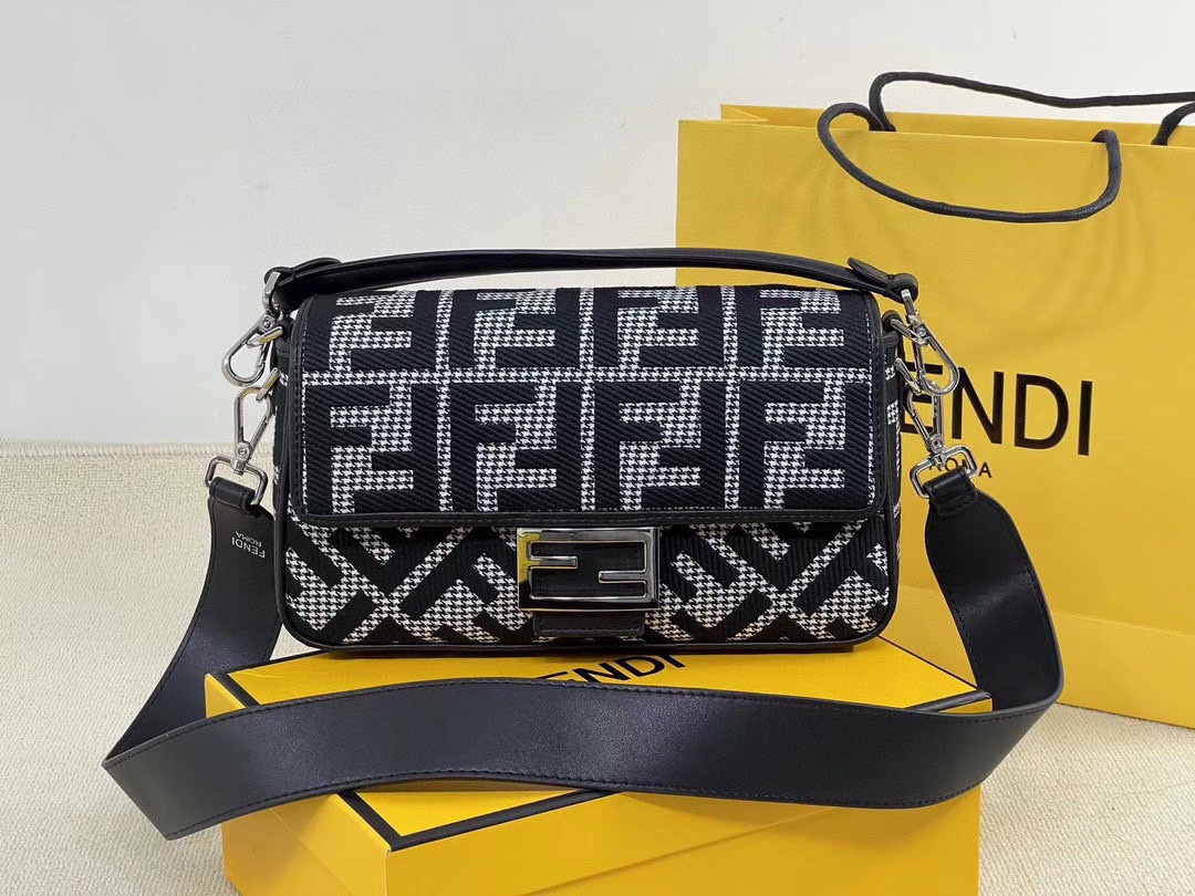 [TOP] FENDI Baguette Embroidered Baguette HandBag