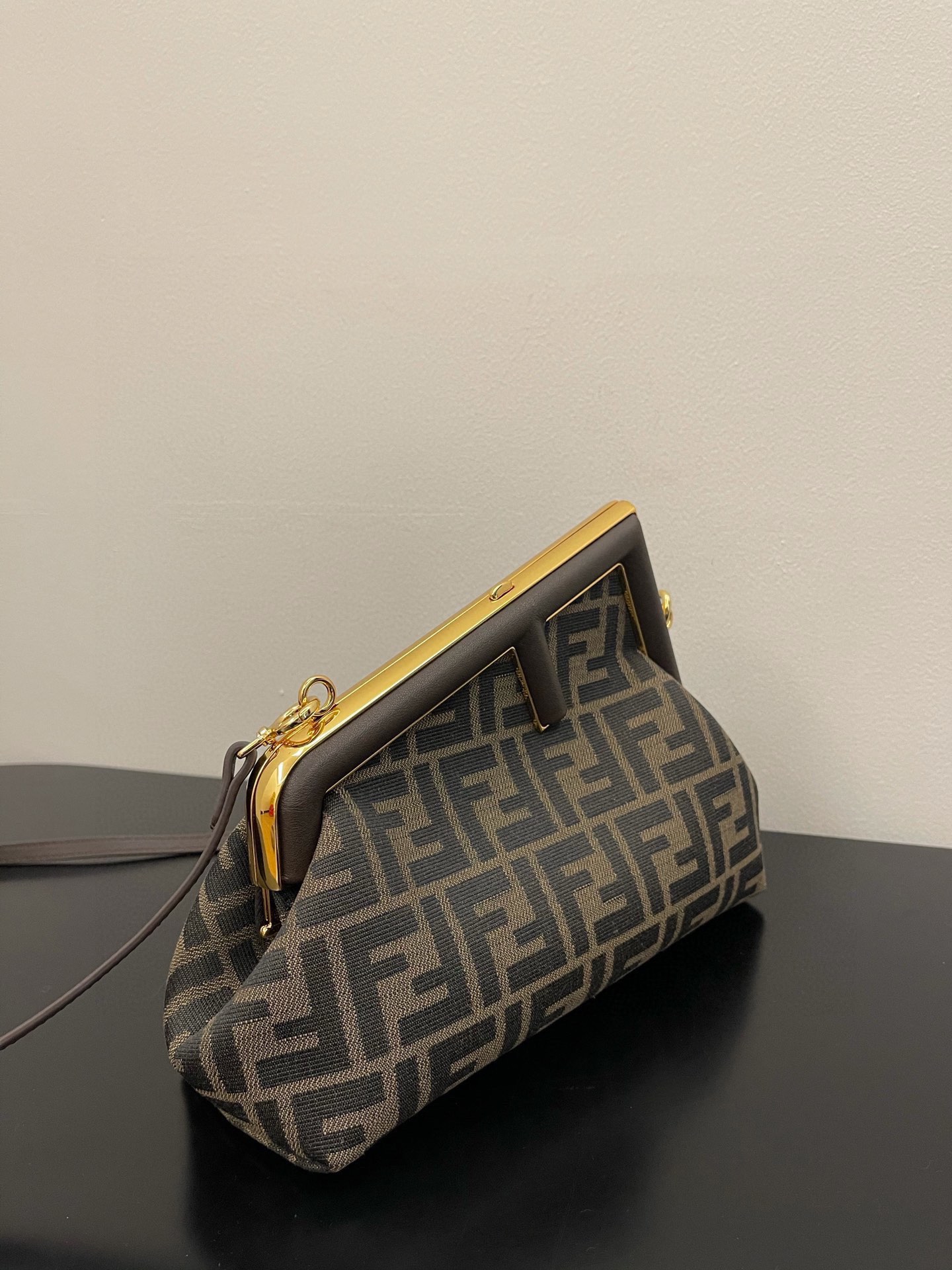 [TOP] FENDI FENDI First Yunduo Presbyopia Fabric Medium Size Bag