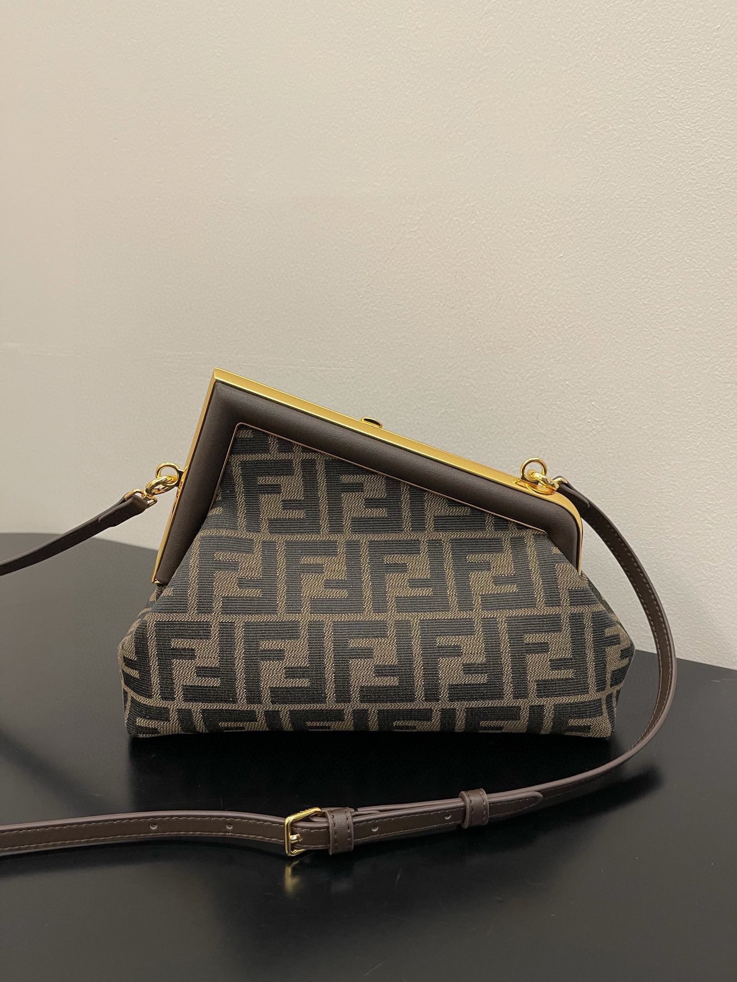 [TOP] FENDI FENDI First Yunduo Presbyopia Fabric Medium Size Bag