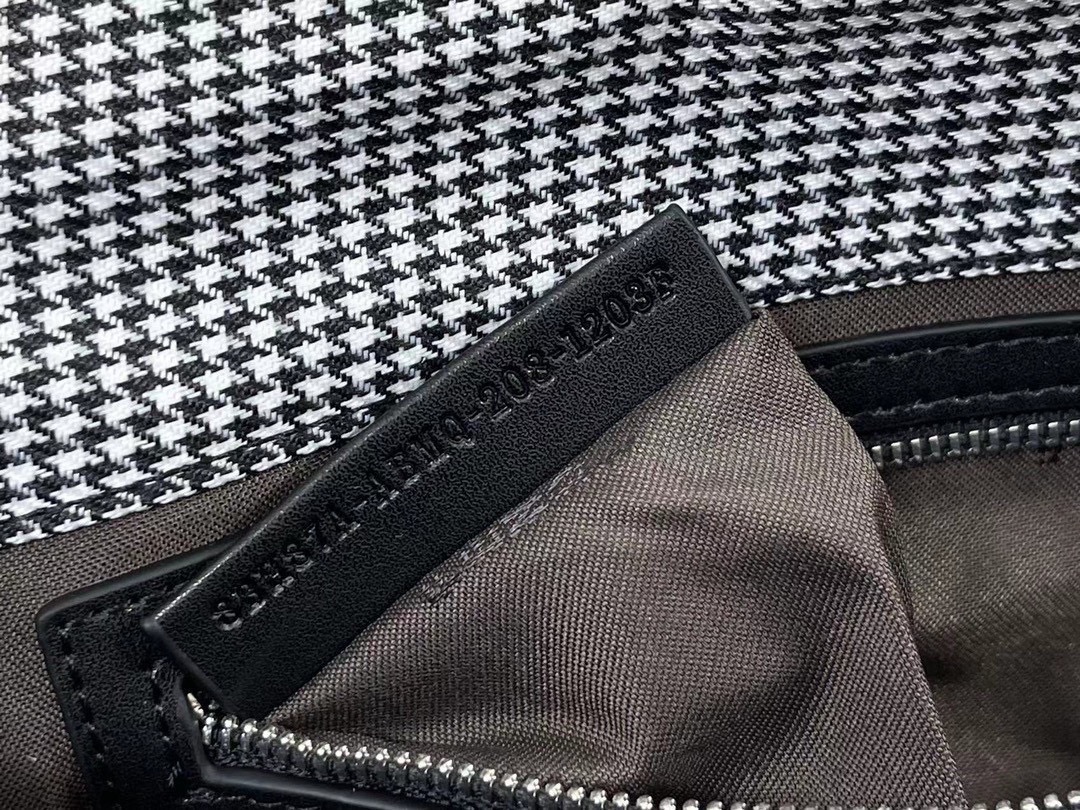 [TOP] FENDI Baguette Embroidered Baguette HandBag