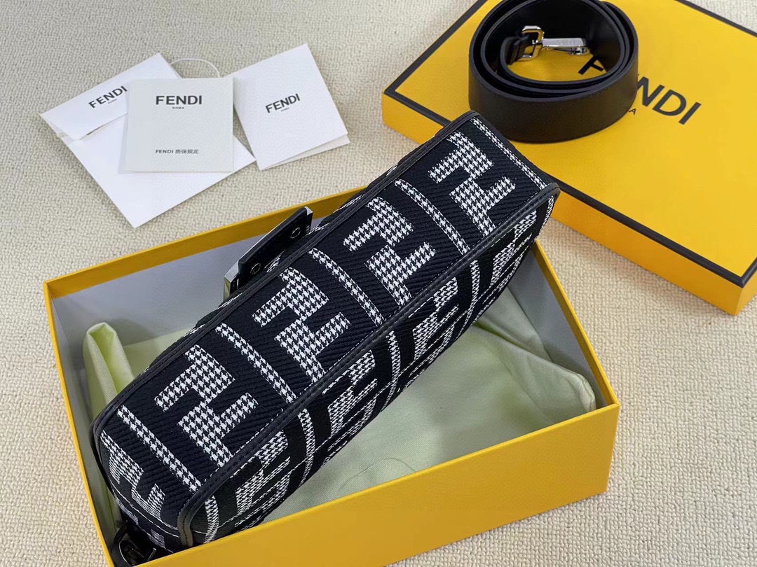 [TOP] FENDI Baguette Embroidered Baguette HandBag