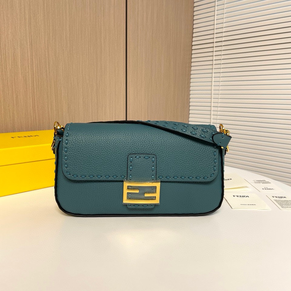 [TOP] FENDI Baguette Medium Baguette Bag - 3 Colors