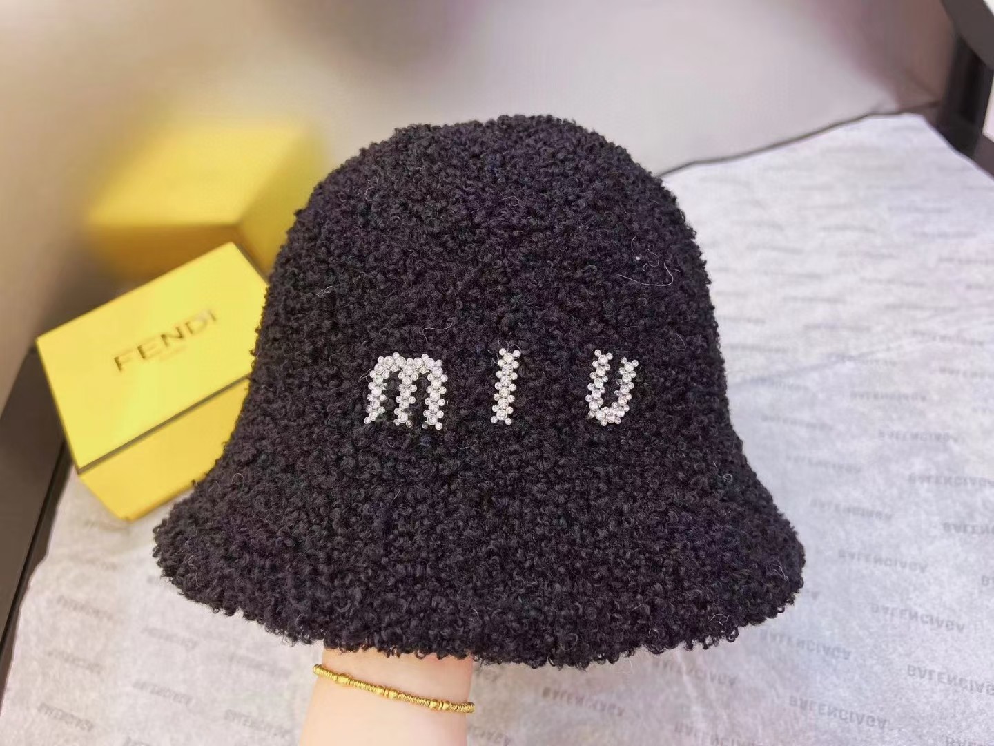[TOP] Miu Miu Lamb Hair Thickened Fisherman's Hat - 3 Colors