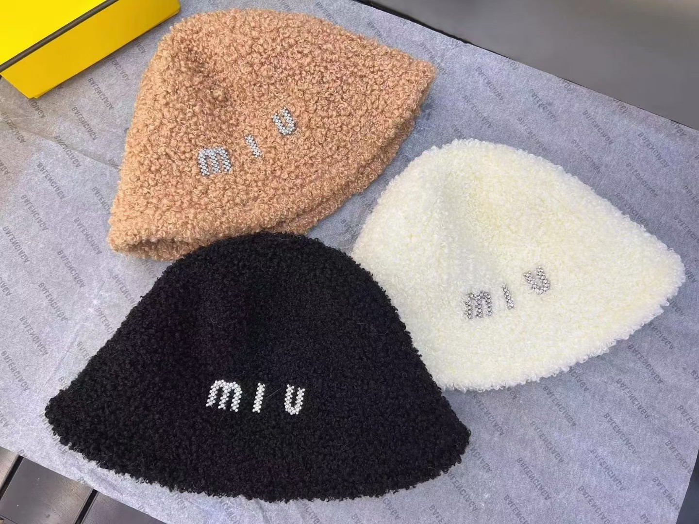 [TOP] Miu Miu Lamb Hair Thickened Fisherman's Hat - 3 Colors