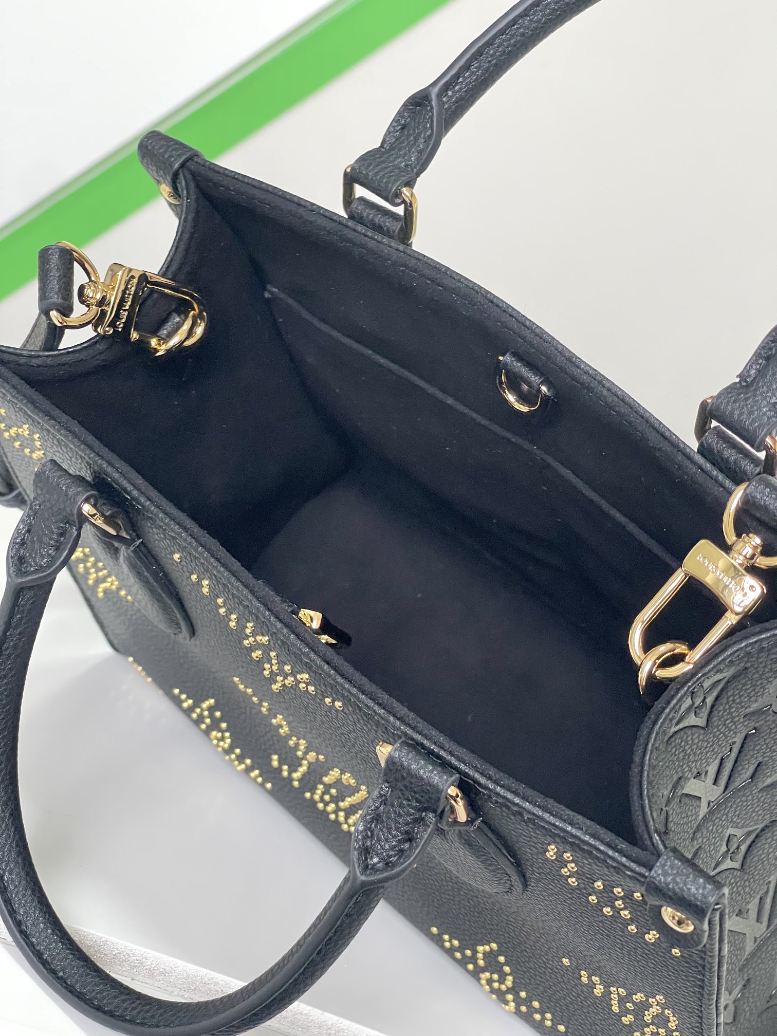 [TOP] Louis Vuitton LV On The Go Big Flower Mommy Bag  25x 11.0 x 19.0 cm- Black