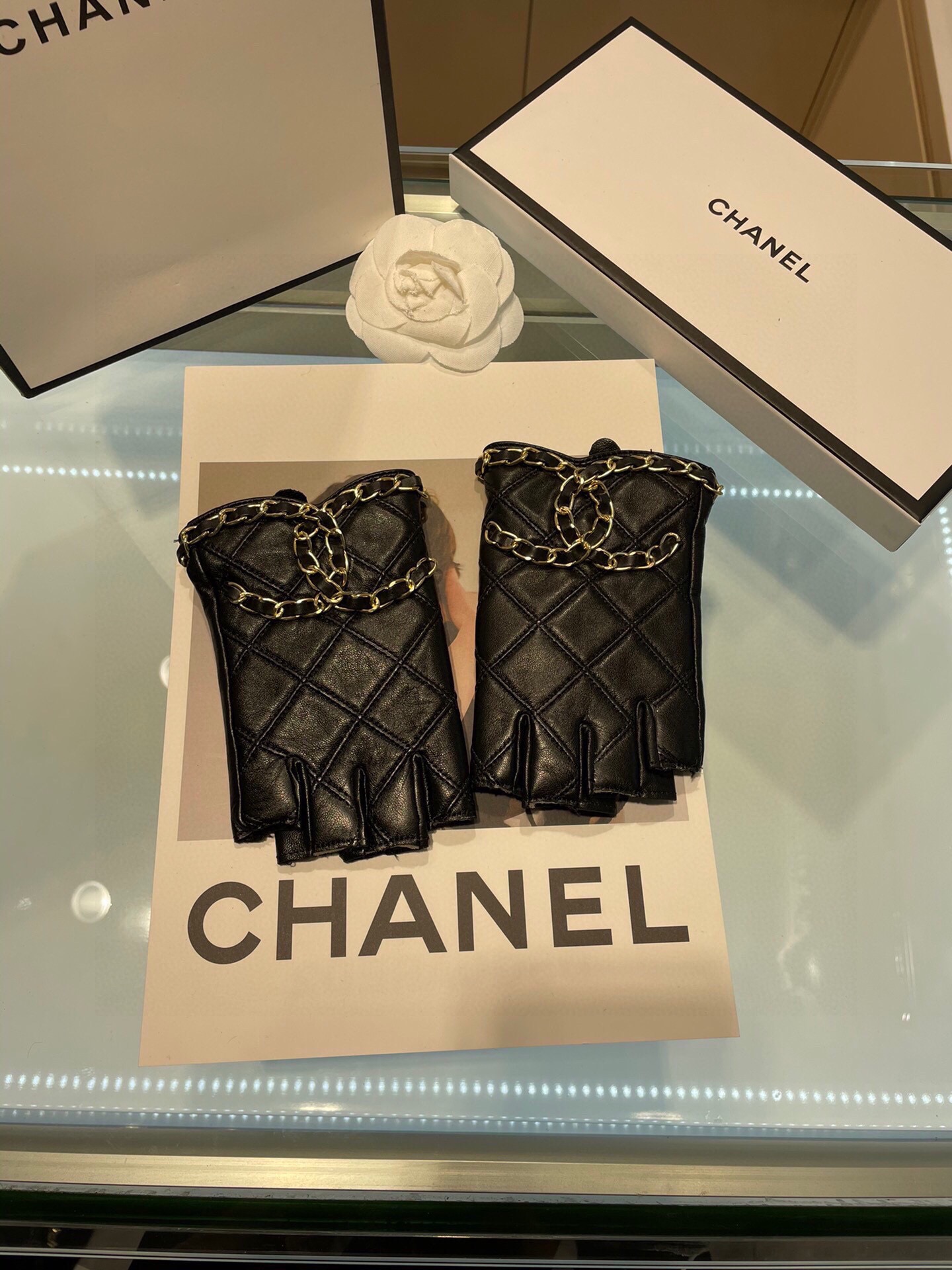 [TOP] CHANEL  Short Style Velvet lining Gloves- Black