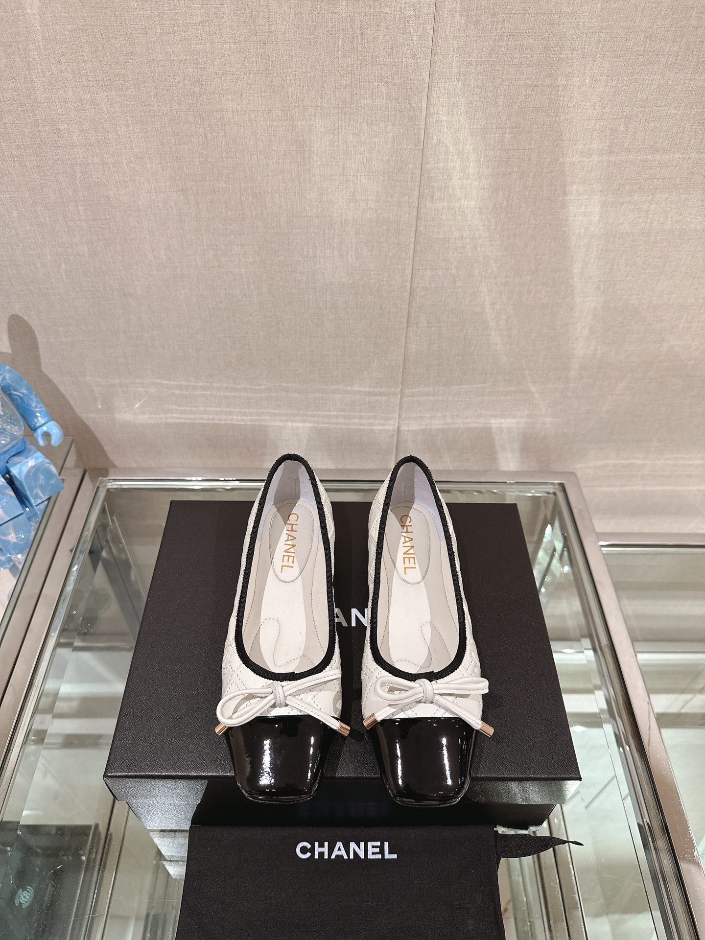 [TOP] CHANEL New Sheepskin Flat Shoes - 3 Colors