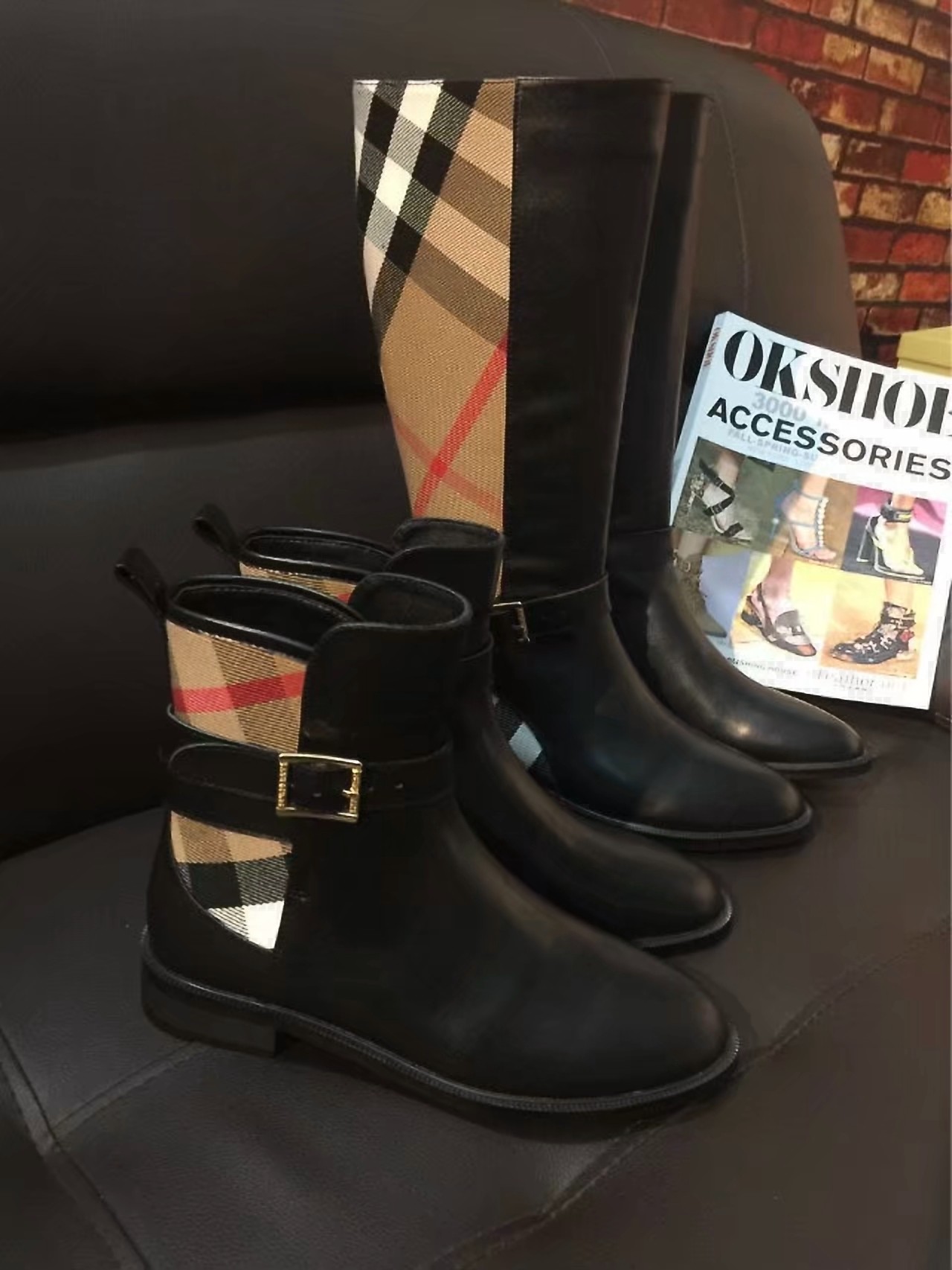 [TOP] BURBERRY Classic Plaid Short Boots - Black