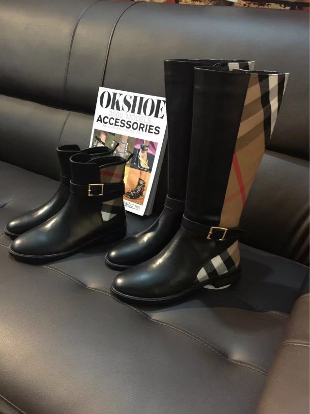 [TOP] BURBERRY Classic Plaid Short Boots - Black