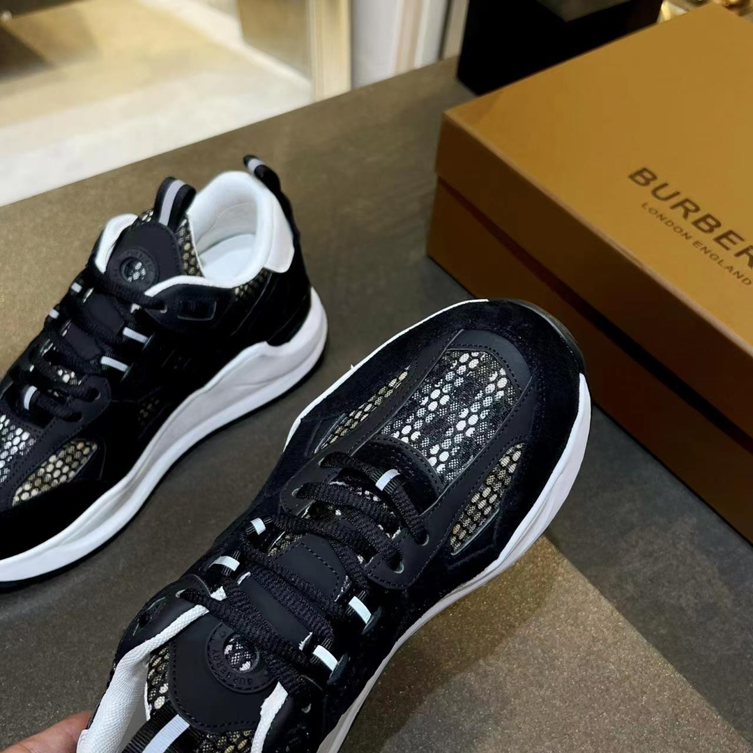 [TOP] BURBERRY Latest Thick Bottom Sports Shoes - Black