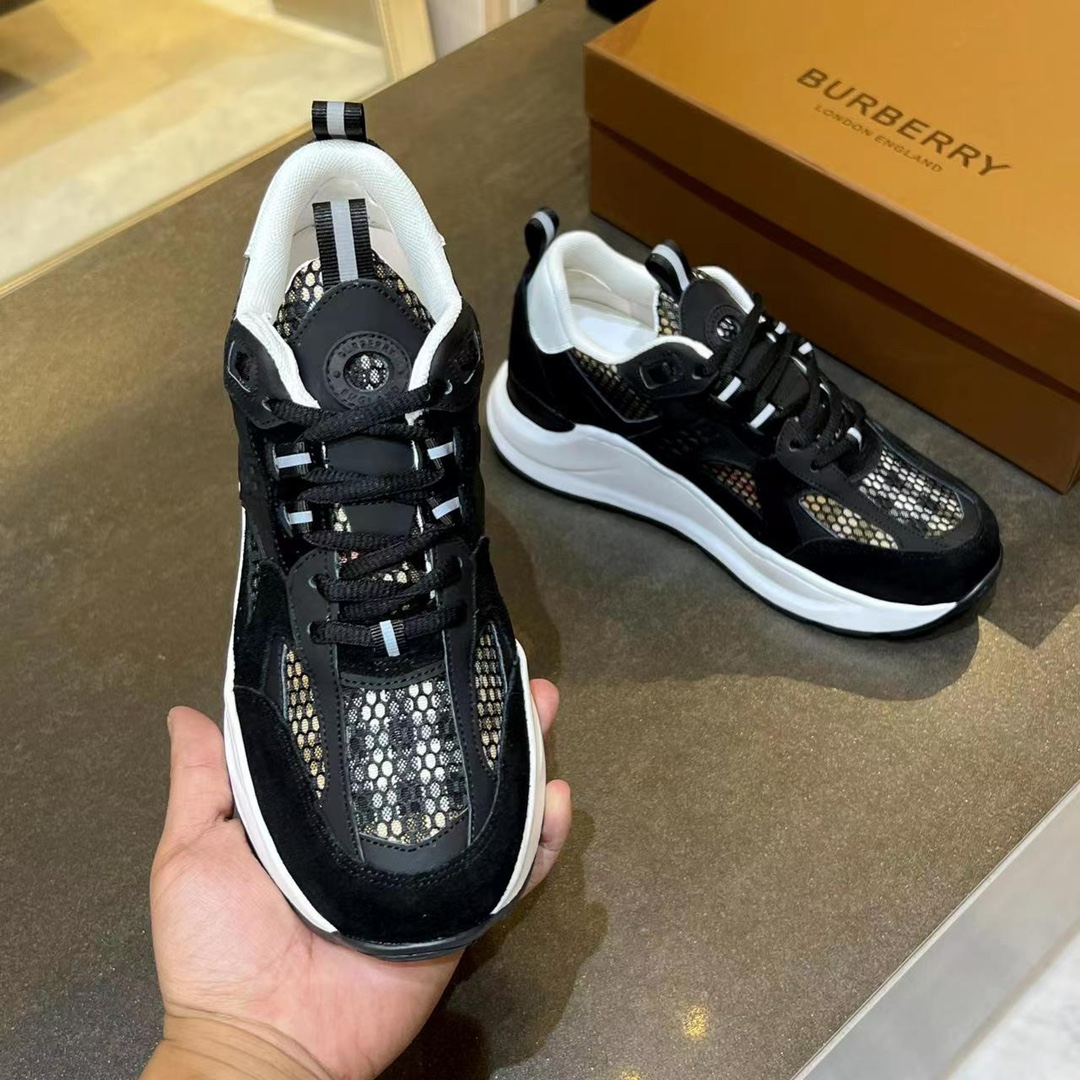 [TOP] BURBERRY Latest Thick Bottom Sports Shoes - Black