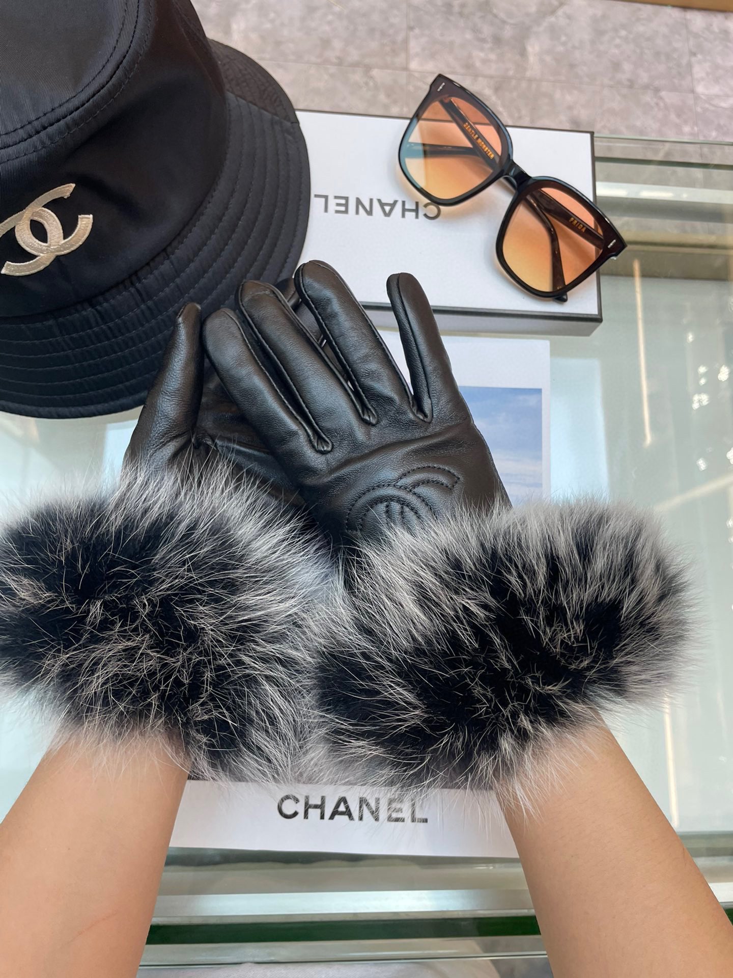 [TOP] CHANEL  Women's Gloves First Grade Sheepskin Gloves- Black