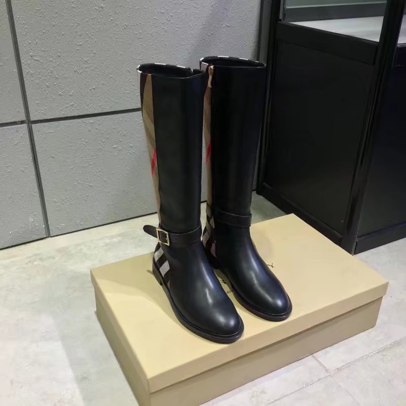 [TOP] BURBERRY Classic Plaid Short Boots - Black