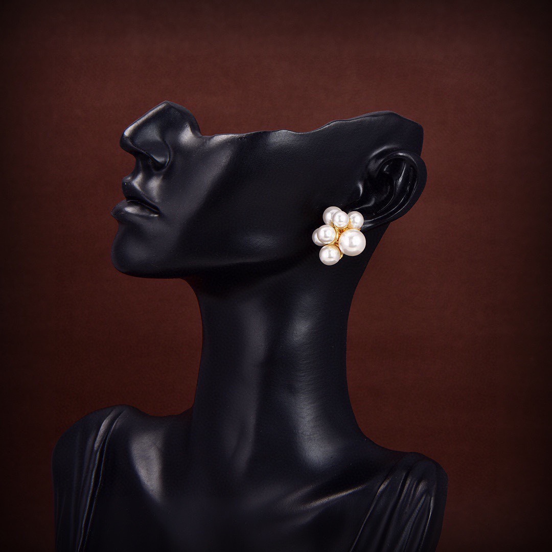 [TOP] CELINE Pearl Earrings - Gold