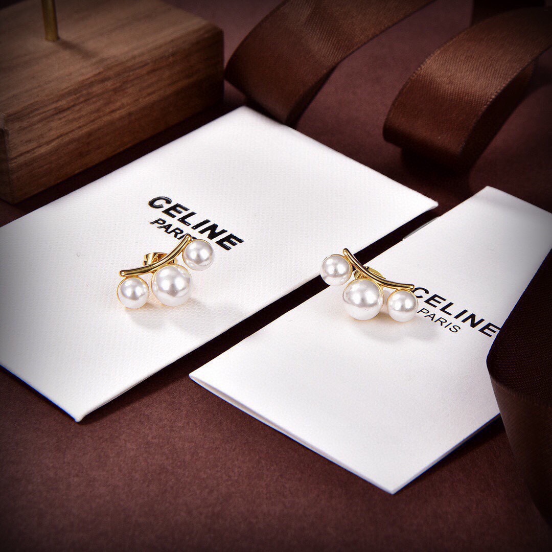 [TOP] CELINE Pearl Earrings - Gold