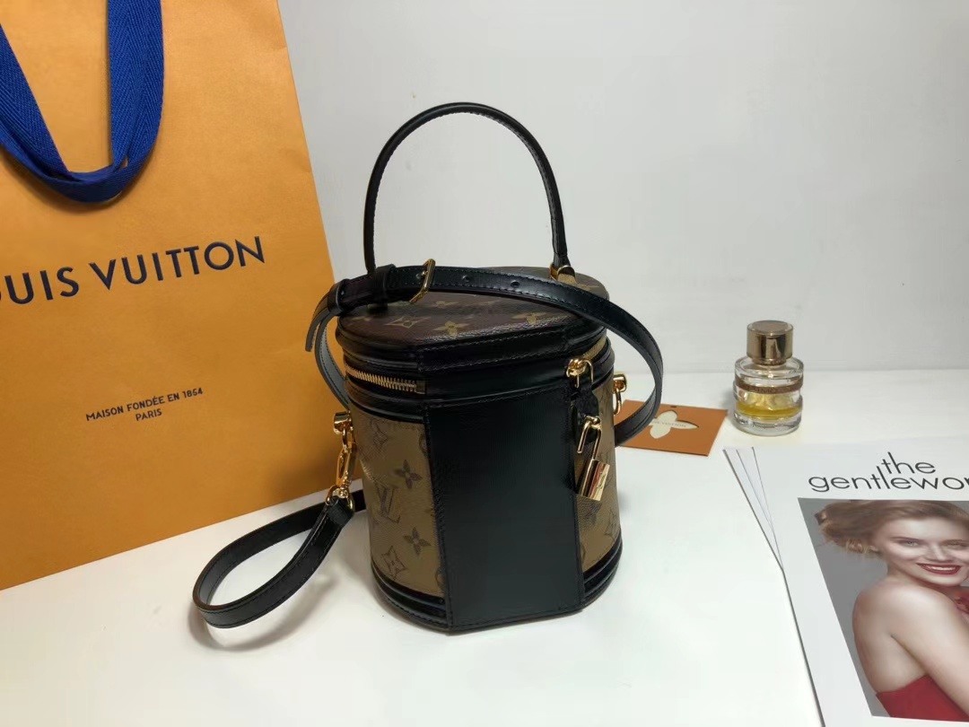 [TOP] Louis Vuitton LV Giant Monogram Vanity Bag 15.0x 17.0x 15.0 CM